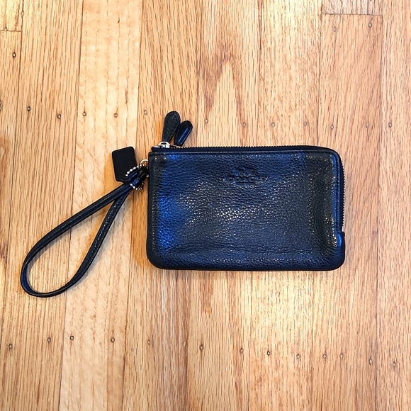 Coach Handbags - Coach Wristlet